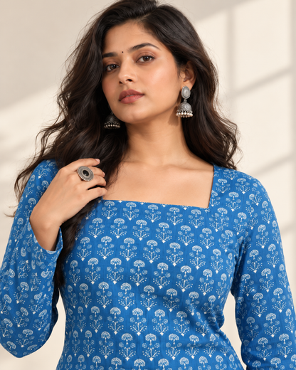 Mogra Square Neck Top with Pull to Fit Doris