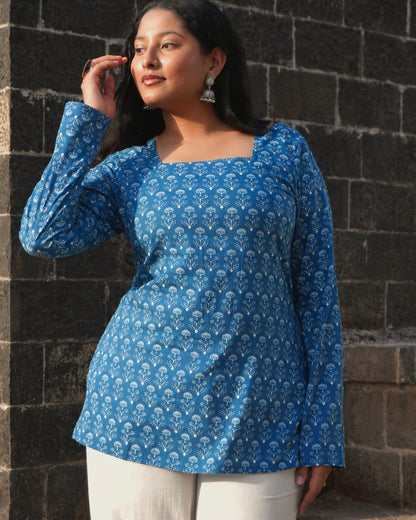 Mogra Square Neck Top with Pull to Fit Doris
