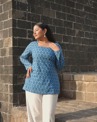 Mogra Square Neck Top with Pull to Fit Doris