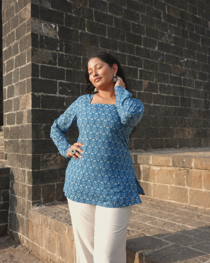Mogra Square Neck Top with Pull to Fit Doris